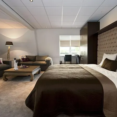 Hotel Grenshotel De Jonckheer 4*