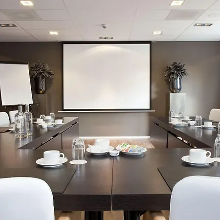 호텔 Grenshotel De Jonckheer 4*