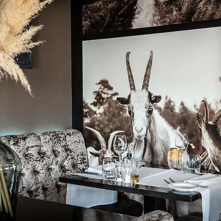 호텔 Grenshotel De Jonckheer 4*