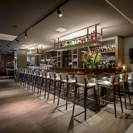 Hotel Grenshotel De Jonckheer 4*