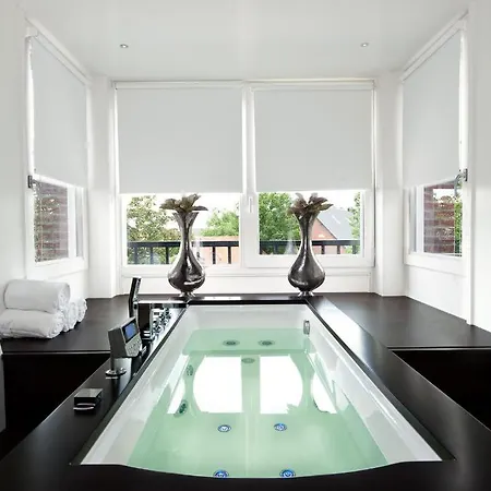 Hotel Grenshotel De Jonckheer 4*