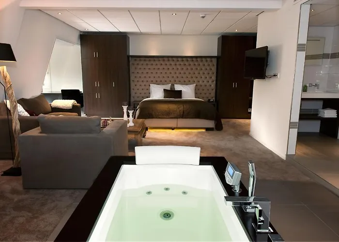 Hotel Grenshotel De Jonckheer 4*