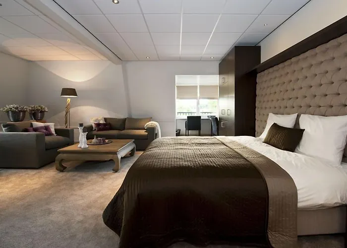 Hotel Grenshotel De Jonckheer 4*